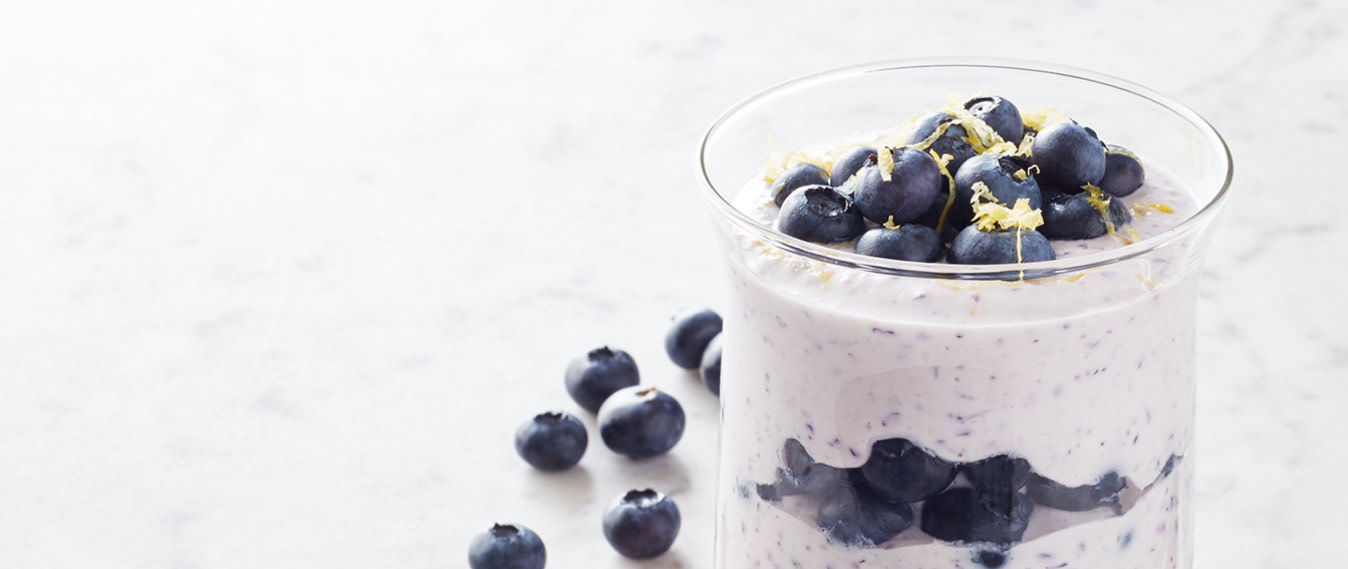 frozen-yogurt-with-blackberries