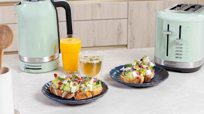 Pain grille, guacamole, grenade, et feta - Thumbnail.JPG