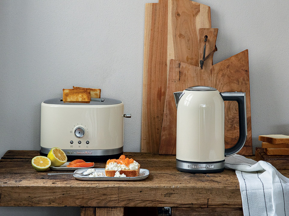 Kettle-variable-temperature-1-7L-almond-cream-set-toaster-and-kettle-with-breakfast