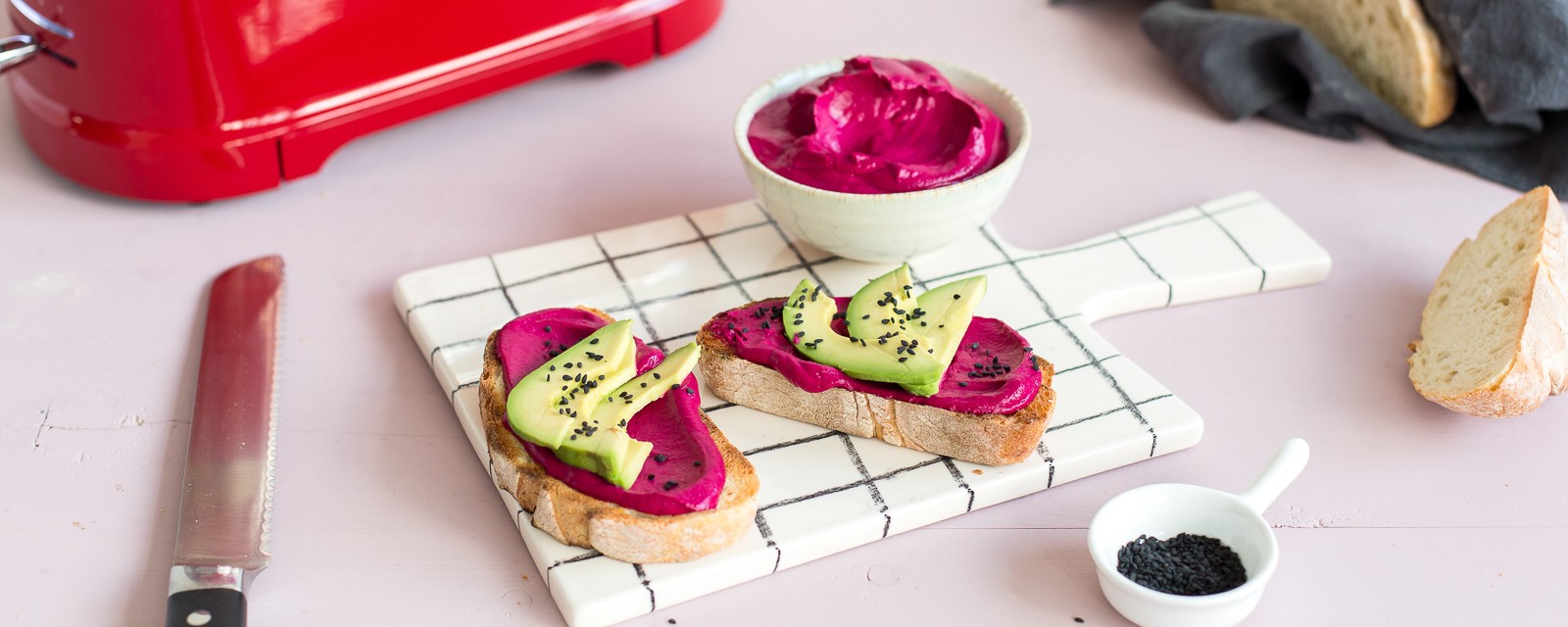 Import-Recipe - Toast with a cashew beetroot spread