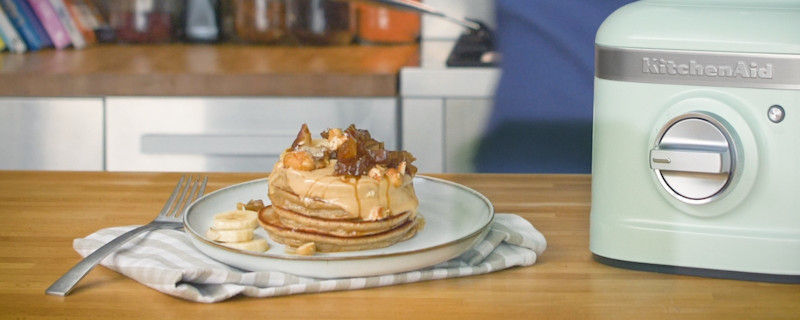 Sticky date and cashew nutbutter pancakes