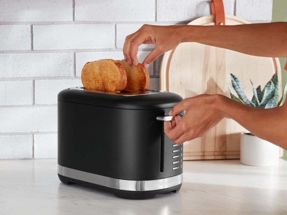 KitchenAid 2-Slice Matte Black Long Slot Toaster with High-Lift