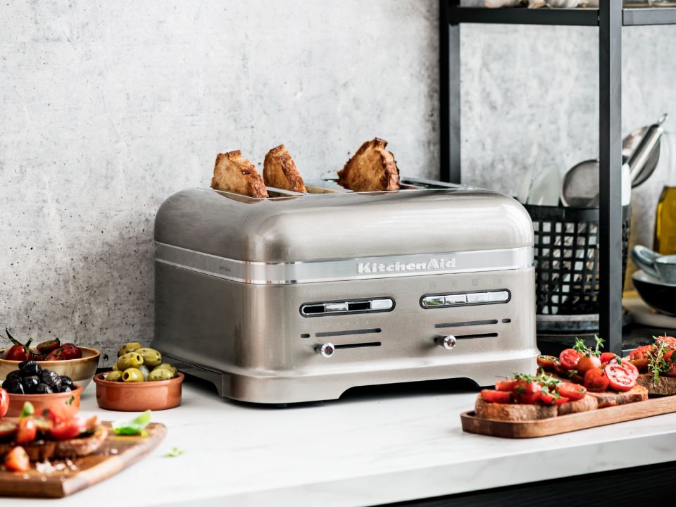 1-Toaster-4-slice-5KMT4109-stainless-steel-toaster-on-countertop-toasting-bread