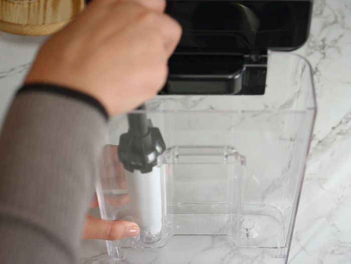product-tips fully-auto-kf4 setup 3 place-water-filter