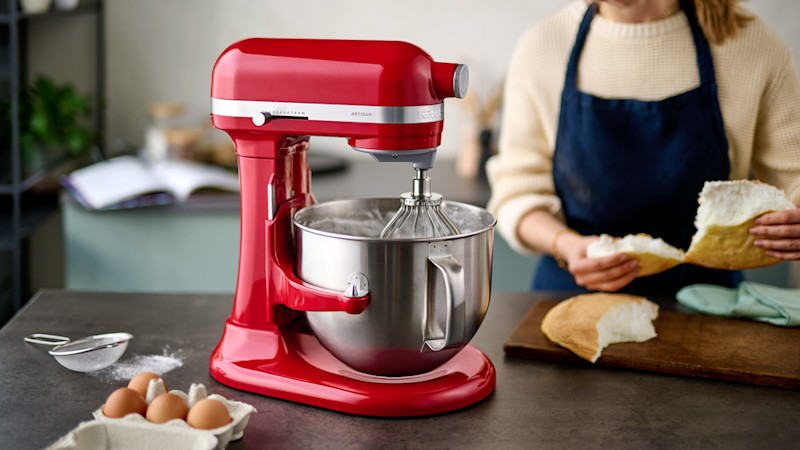 Bowl lift stand mixer