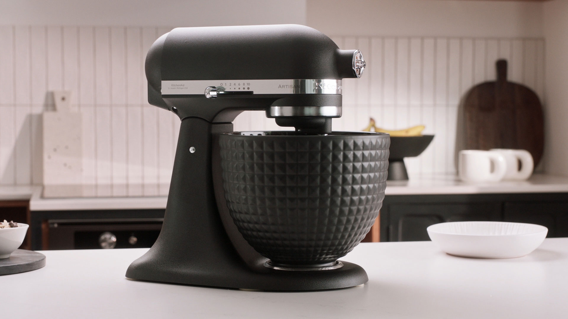 BATEDEIRA COM TOPO INCLINÁVEL DE 4,7L ARTISAN MONOCHROME BLACK