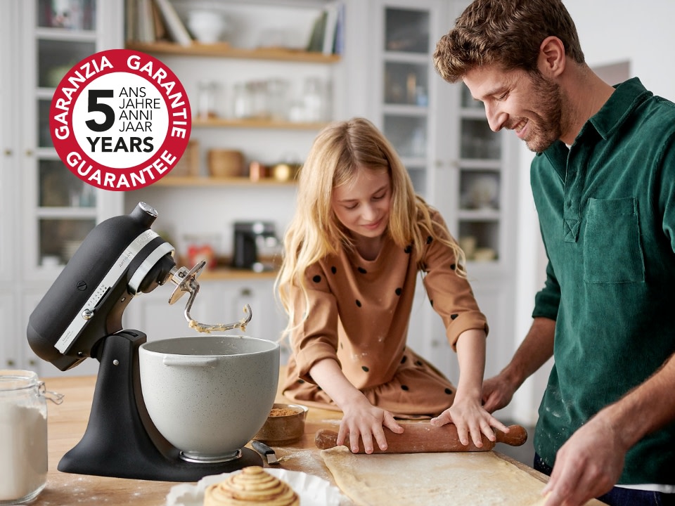 Mixer-185-Cast-Iron-Black-father-and-daughter-cooking