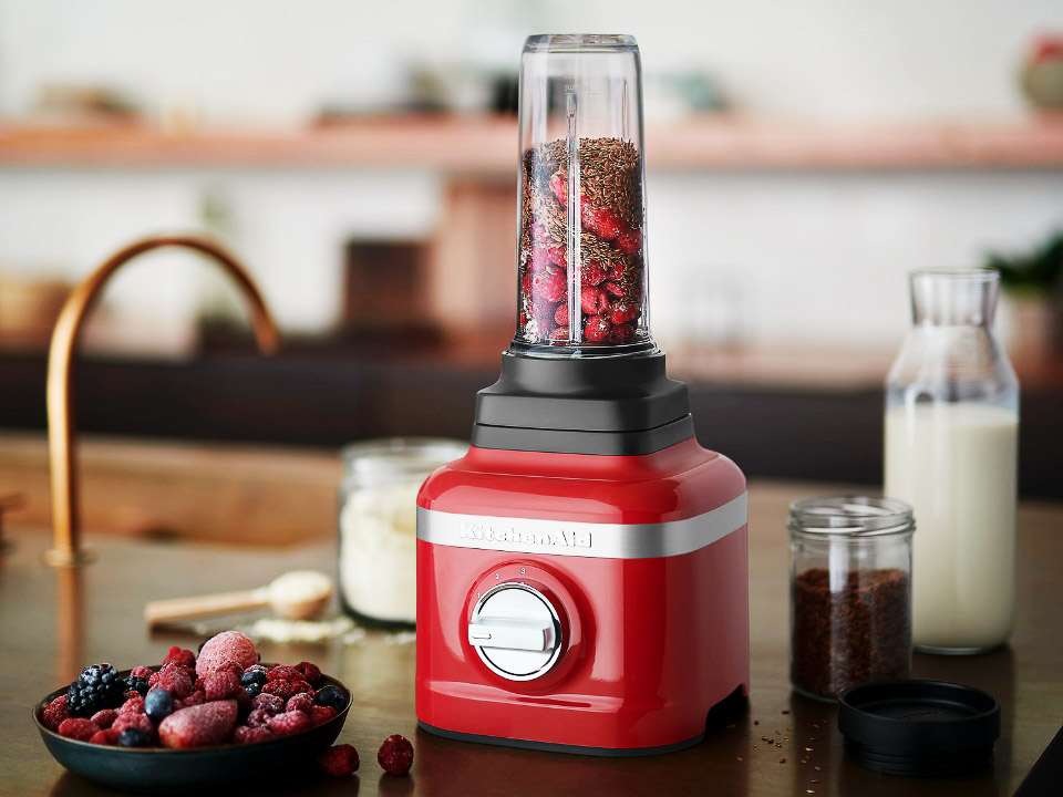Blender-K150-empire-red-with-personal-portable-jar
