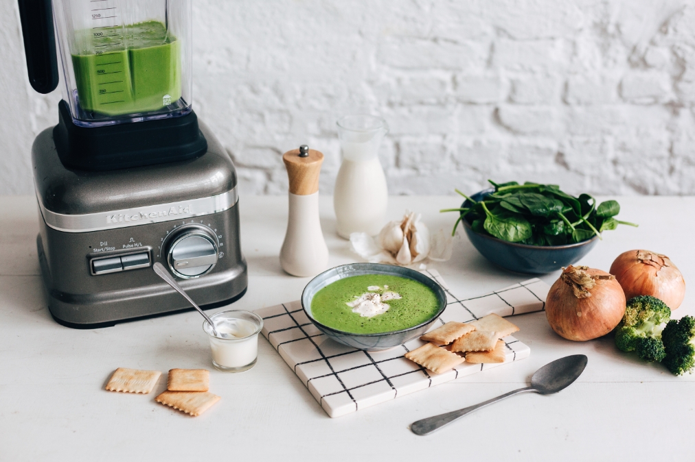 https://images.ctfassets.net/0e6jqcgsrcye/7kqUZnJACHagUUOTxU94S5/76b5349f0b8ae038265606c294510cba/brocoli-and-spinach-soup-with-blender.jpg