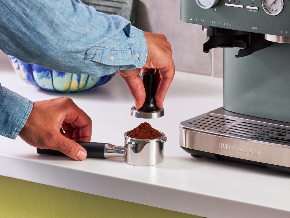 Clp-benefit-semi-automatic-coffee-machines-tamping-brilliance-made-easy-C