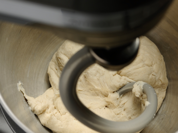 product-tips-stand-mixer-bowl-lift-dough-hook-accessory