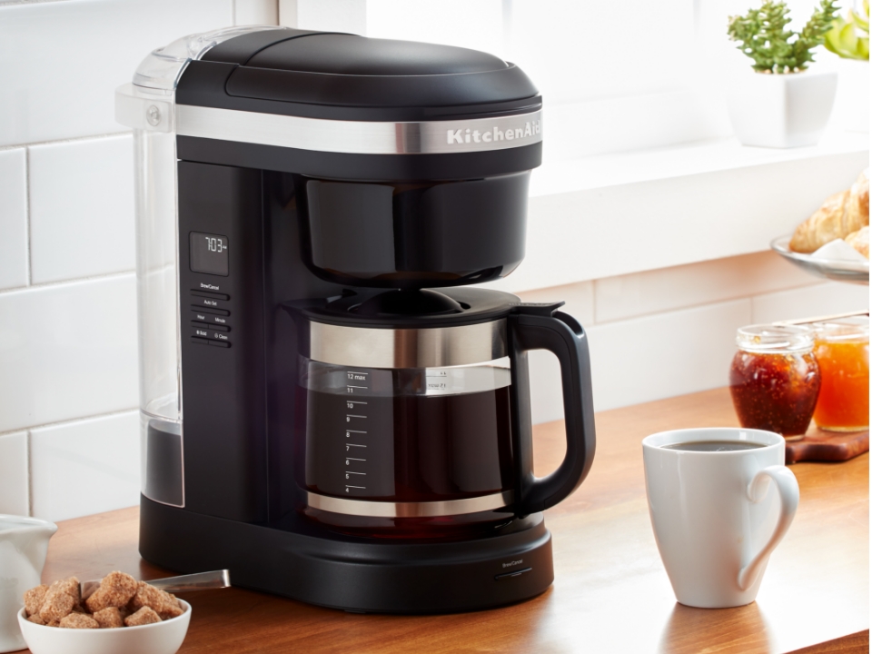 Coffee-machines-drip-coffee-maker-classic-onyx-black-coffee-maker-controls