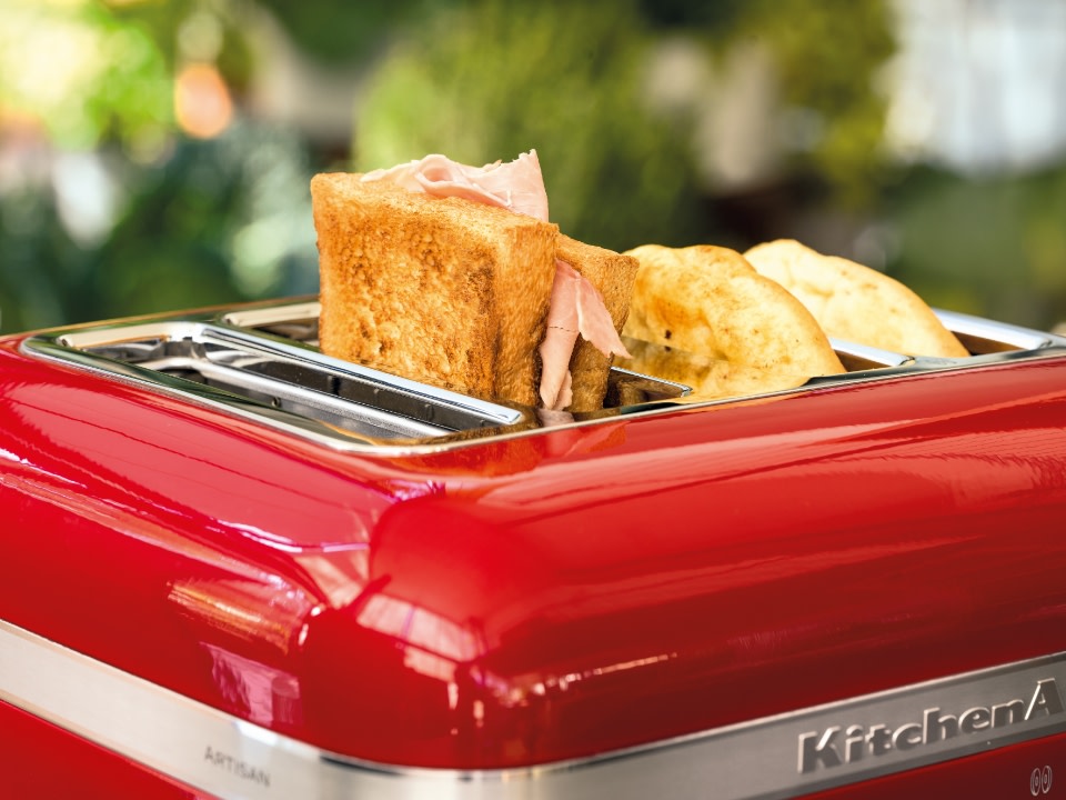 Breakfast-toaster-4-slice-artisan-candy-apple-sandwich-being-toasted-close-up