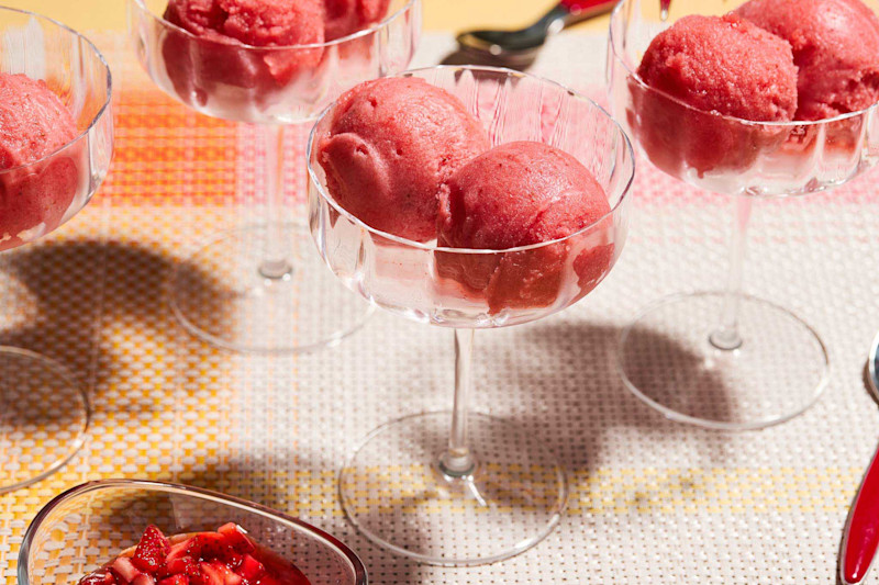 Sparkling strawberry sorbet