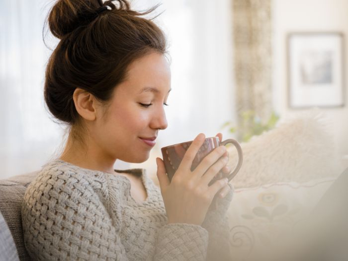 column-content-wrapper-women-enjoying-coffee-break