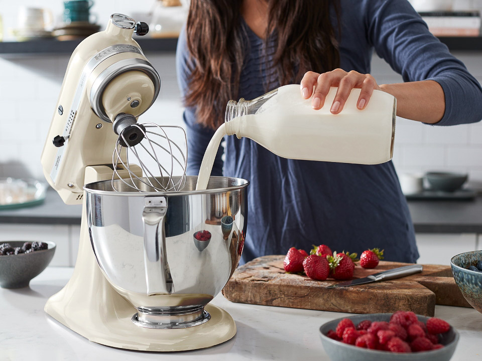 Stand-mixer-tilt-head-4.8L-artisan-almond-cream-pouring-milk-in-the-mixer-bowl