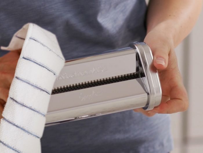 clean-attachment-pasta-roller-cutter towel