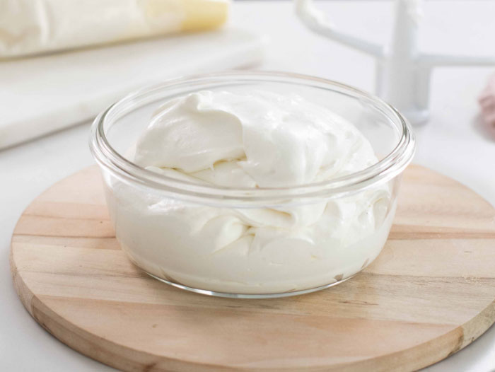 product-tips mixer-tilt-head make-meringue-buttercream