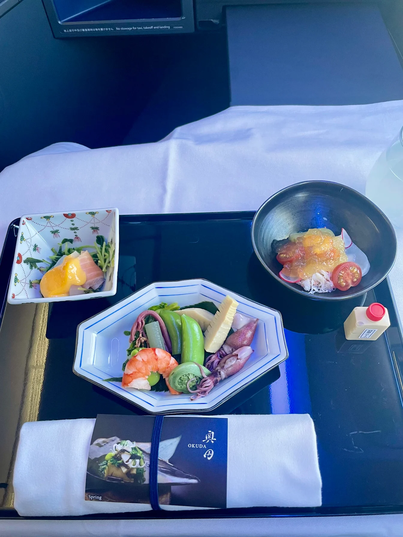 Khay món khai vị kiểu Nhật trong bữa ăn Business Class của ANA