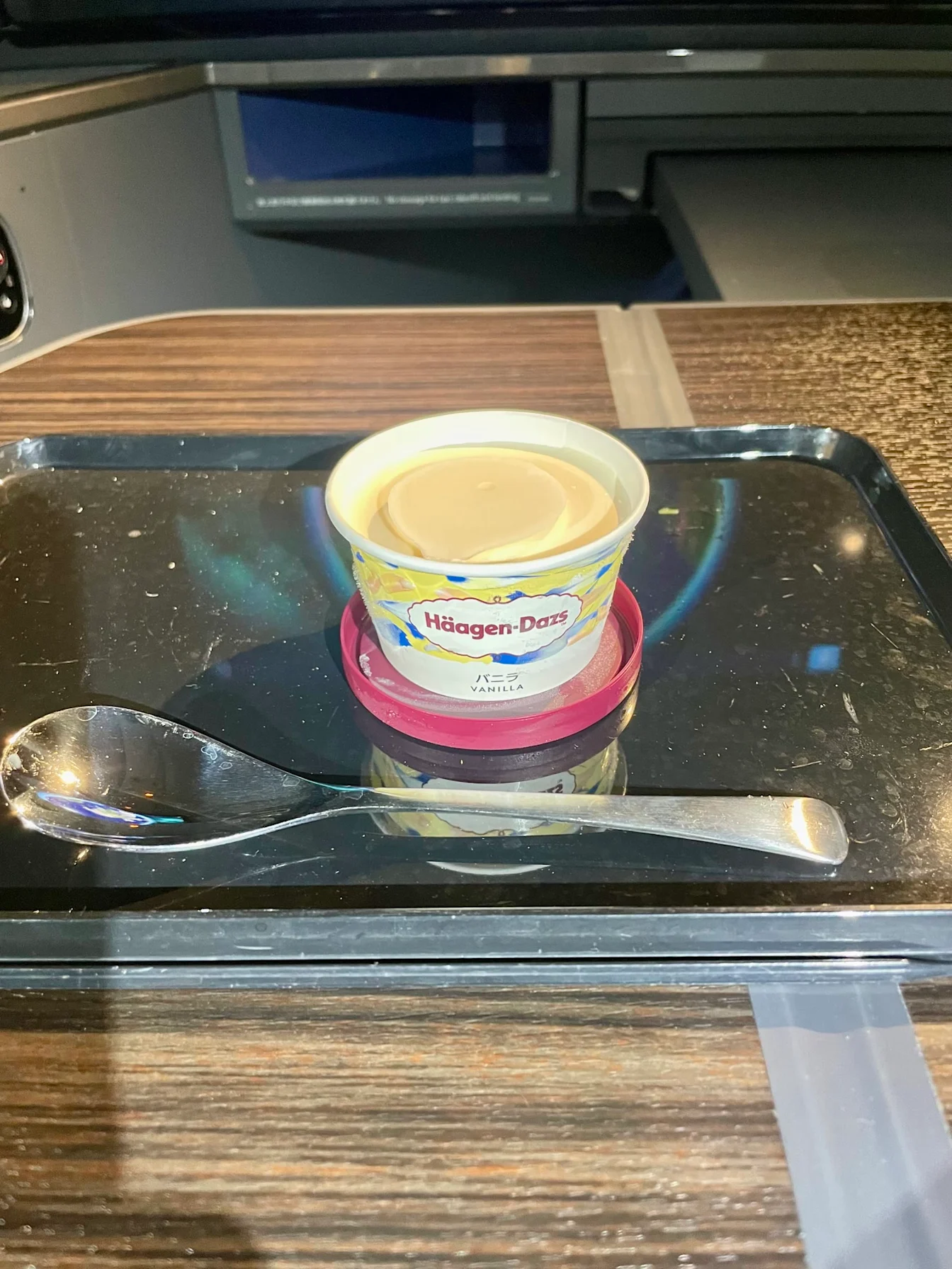 Kem Häagen-Dazs vị vanilla trên chuyến bay ANA