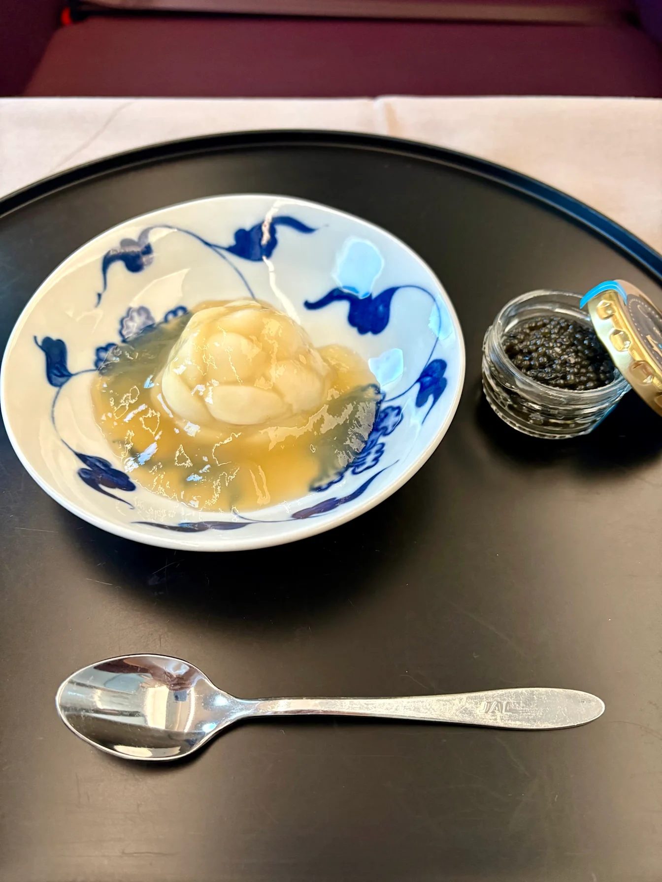 Món nakazara: củ bách hợp và khoai môn hấp, ăn kèm caviar
