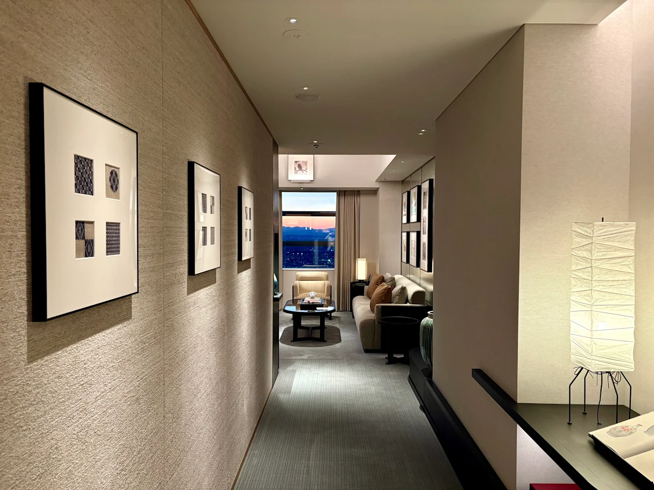 Lối vào phòng King Suite Deluxe tại Park Hyatt Tokyo