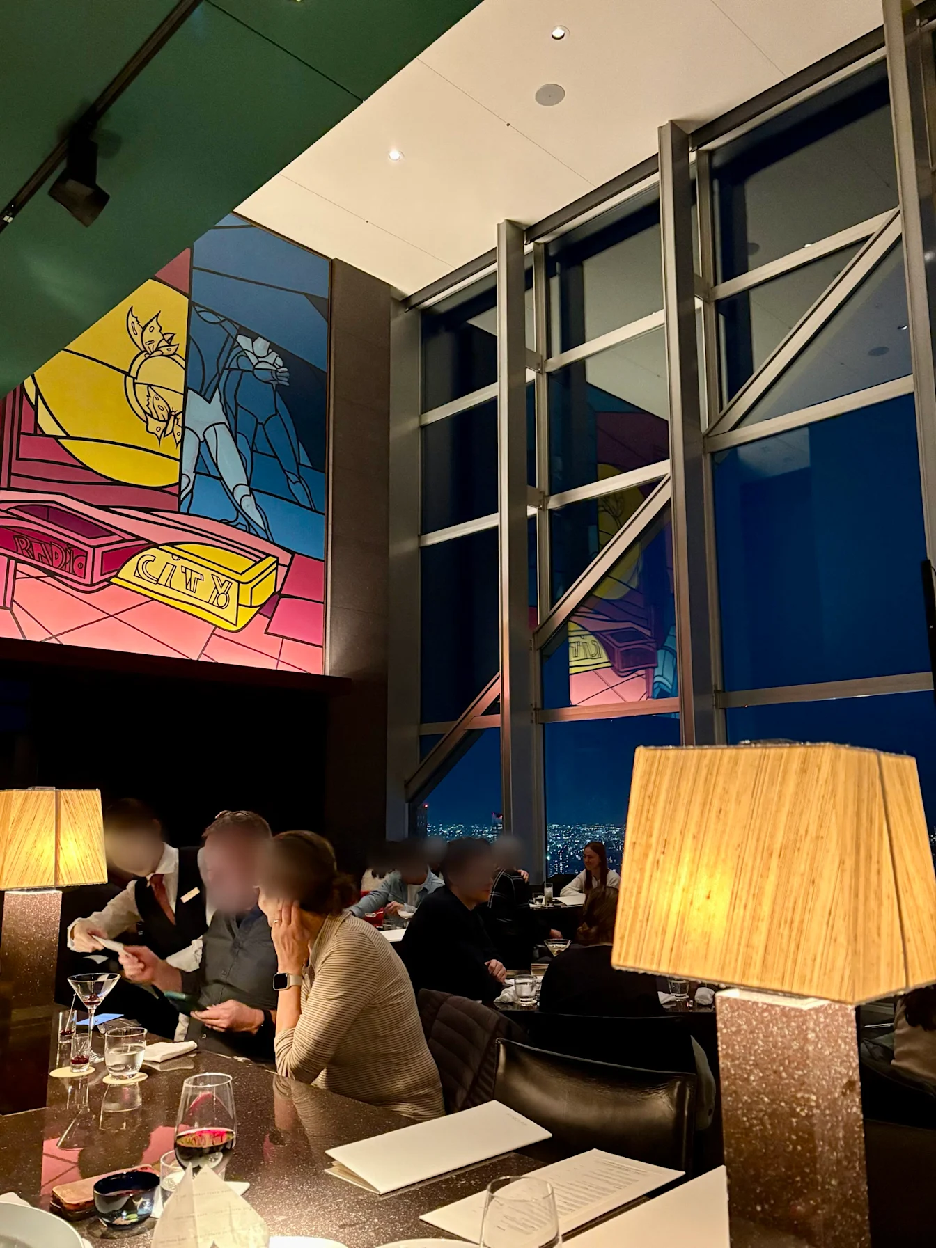 New York Bar tầng 52 của Park Hyatt Tokyo về đêm