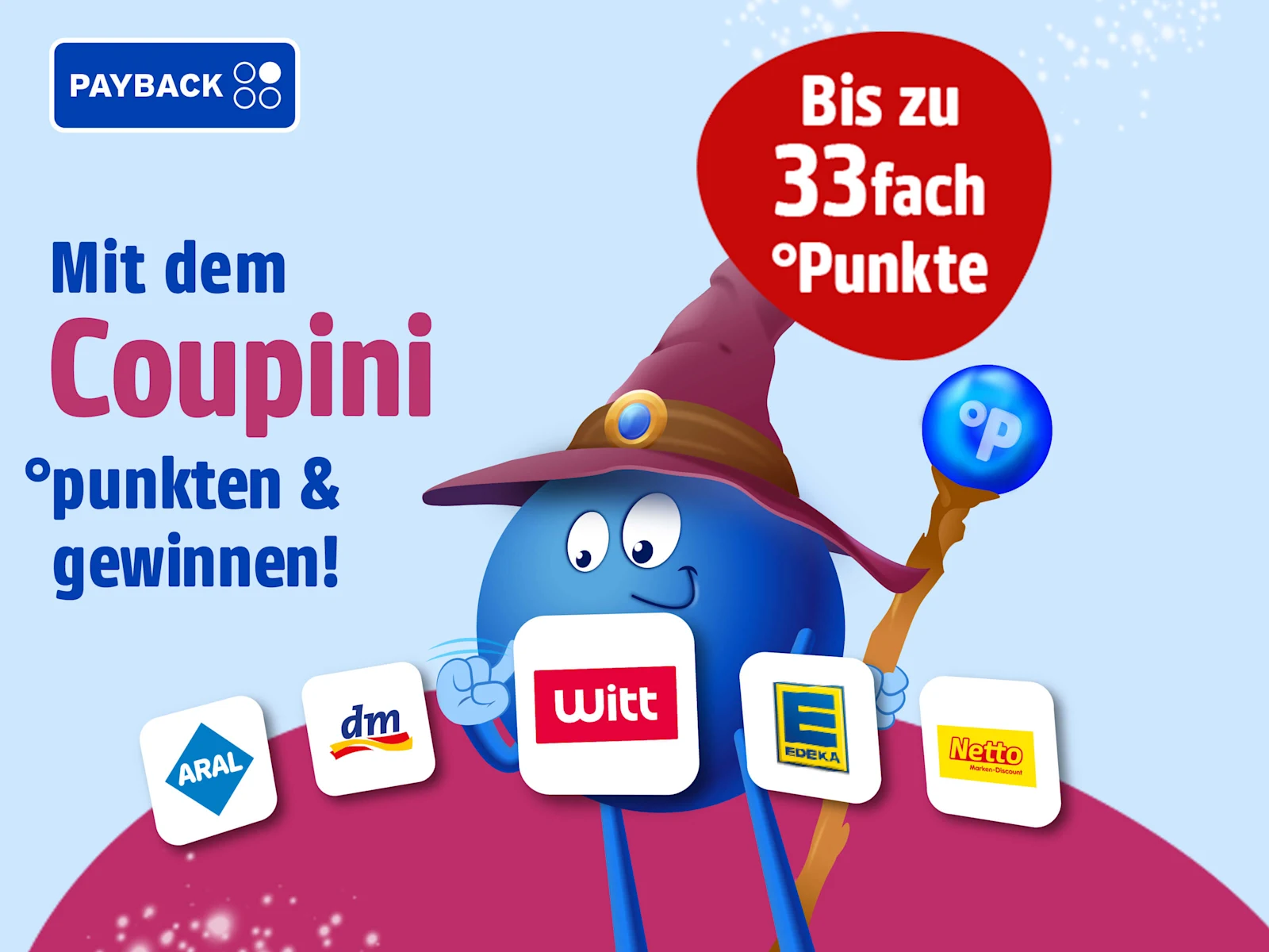 Das Bild zeigt ein blaues PAYBACK Maskottchen mit einem Hexenhut und Zauberstab, davor verschiedene Logos mit dem roten Witt Logo in der Mitte platziert. Der Text 'Mit dem Coupini °punkten & gewinnen! Bis zu 33fach °Punkte' steht auf hellblauem und rotem Hintergrund neben dem PAYBACK Logo.