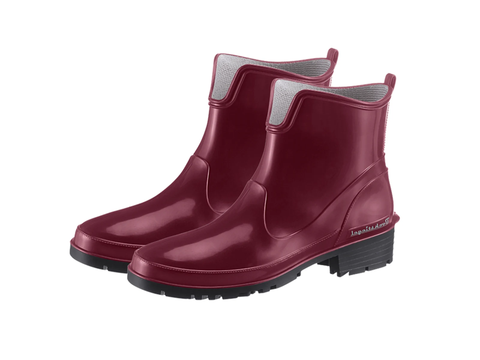 Bordeauxrote Gummistiefeletten mit schwarzer Profilsohle und niedrigem Absatz. Bordeauxrote Gummistiefeletten mit schwarzer Profilsohle und niedrigem Absatz.