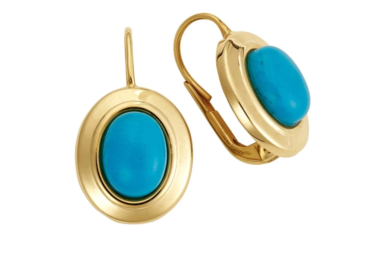 Goldene Ohrringe mit ovalen, türkisfarbenen Steinen. Goldene Ohrringe mit ovalen, türkisfarbenen Steinen.