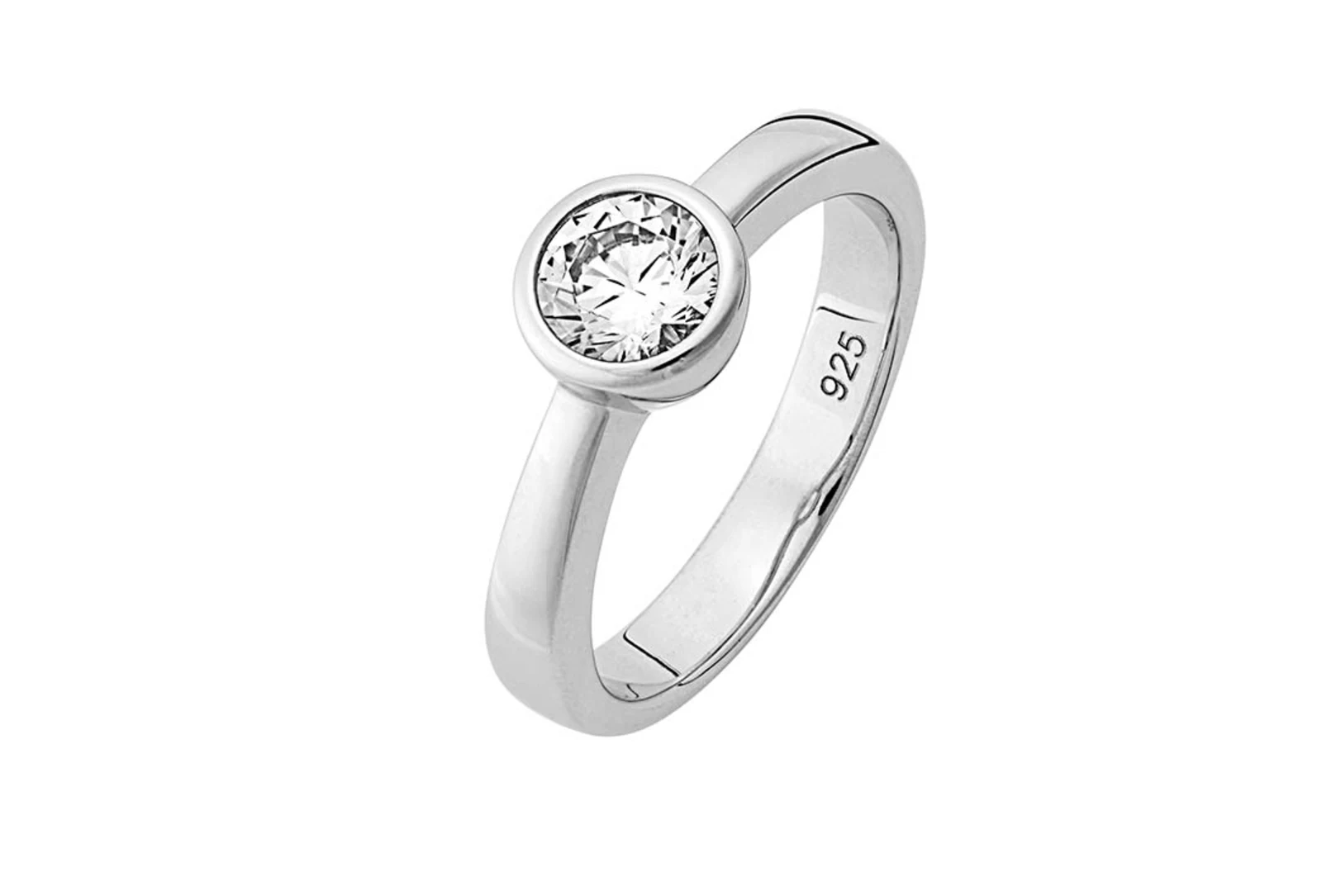 Silberring aus 925er Sterling Silber mit einem eingefassten, klaren Zirkonia-Stein. Silberring aus 925er Sterling Silber mit einem eingefassten, klaren Zirkonia-Stein.