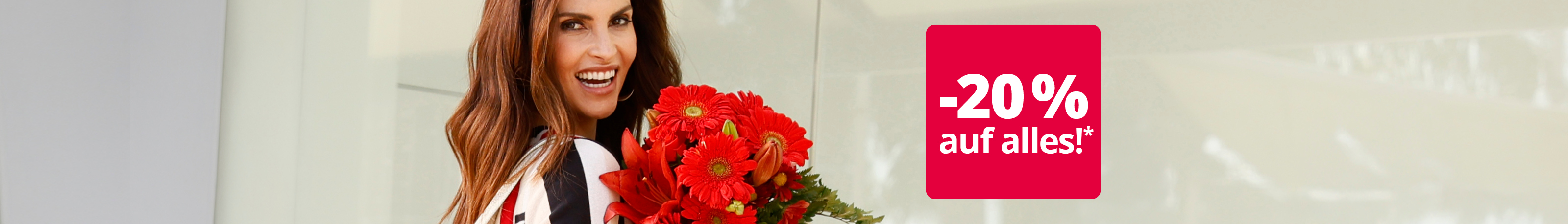 Werbebanner mit lächelnder Frau mit Blumenstrauss und rotem Störer mit Text: 20% auf alles!*