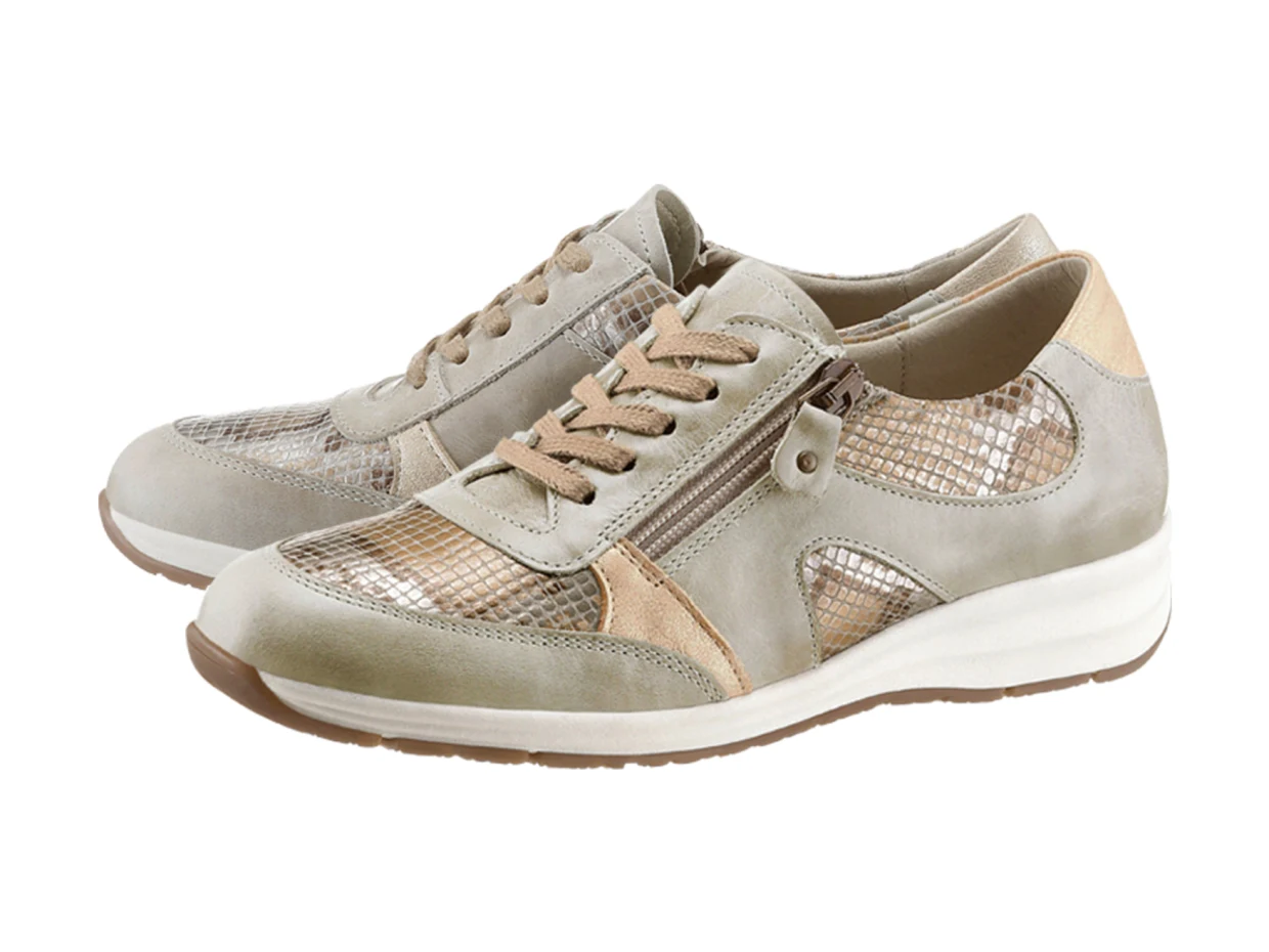 Beige Damen-Sneaker mit Reptil-Optik, seitlichem Reißverschluss und weißer Sohle. Beige Damen-Sneaker mit Reptil-Optik, seitlichem Reißverschluss und weißer Sohle.