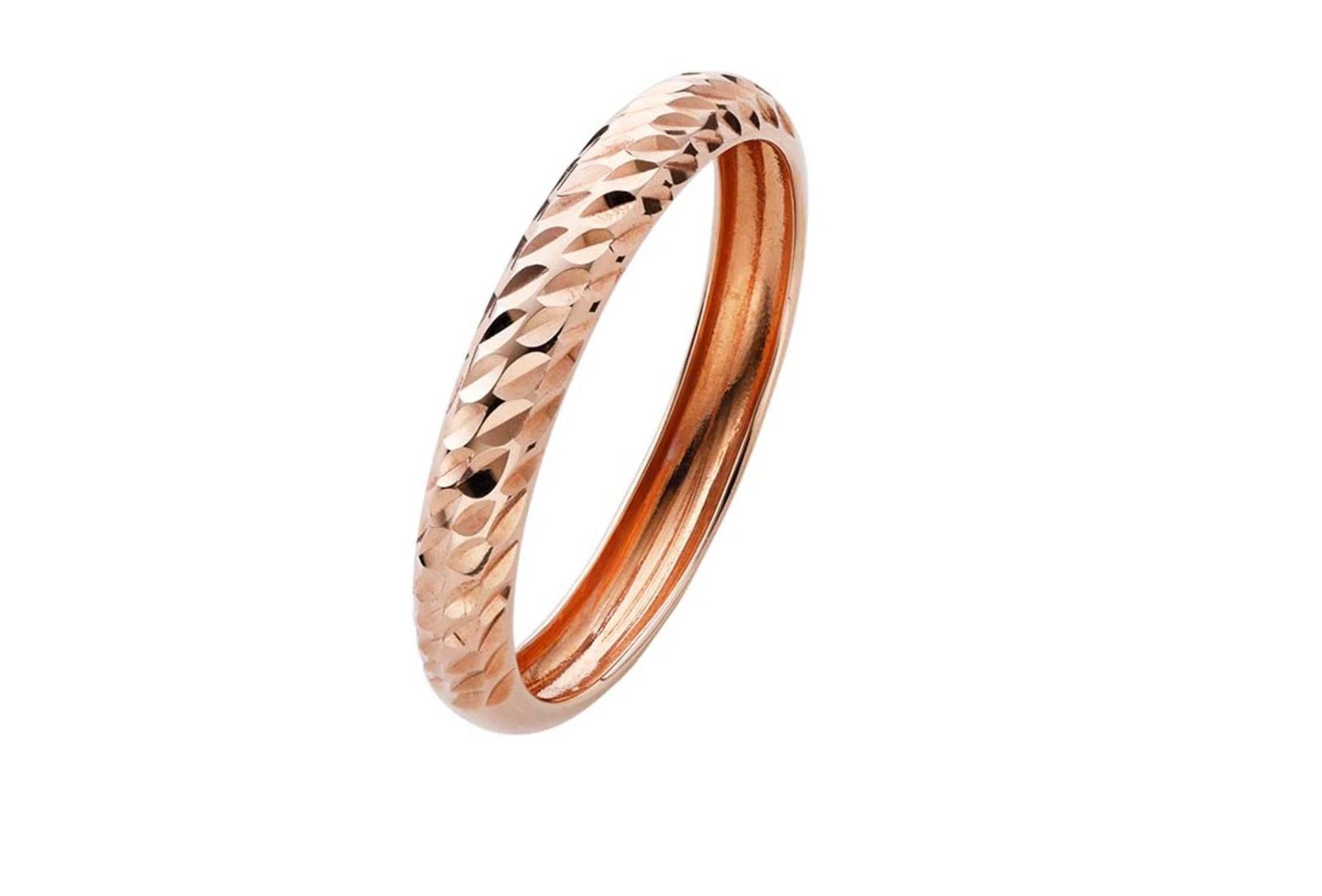 Roségoldener Ring mit glänzender, facettierter Oberfläche. Roségoldener Ring mit glänzender, facettierter Oberfläche.