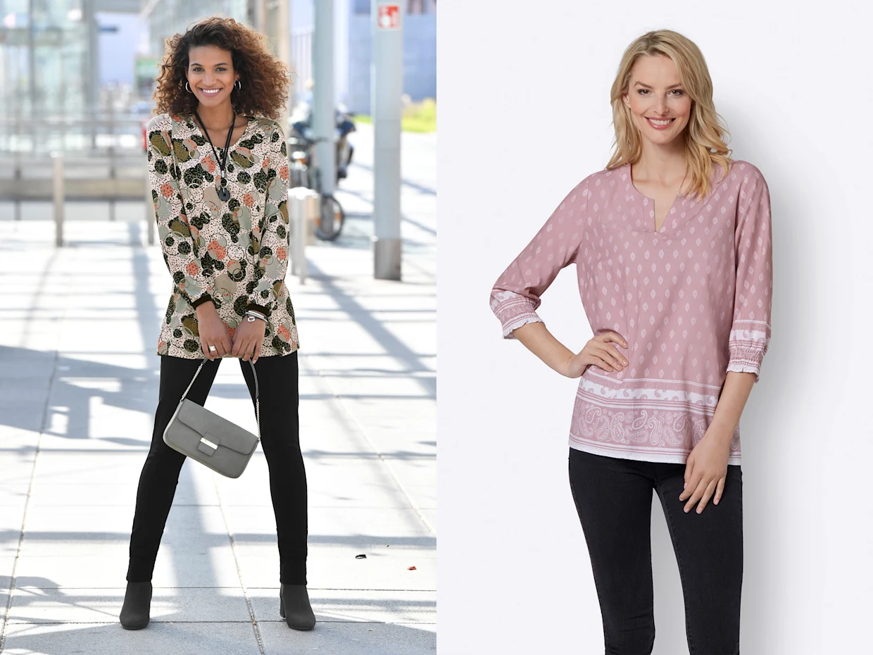 Zwei Frauen präsentieren modische Tuniken: links ein florales Muster in Beige, Grün und Rosa, kombiniert mit schwarzer Hose und grauer Tasche; rechts eine rosa Tunika mit weißem Paisley-Muster, getragen mit schwarzer Hose.