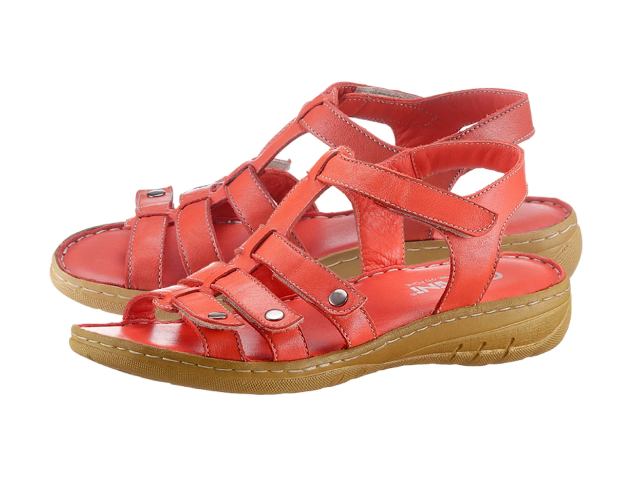 Rote Damensandalen aus Leder mit verstellbaren Riemen und bequemer Sohle in Beige. Rote Damensandalen aus Leder mit verstellbaren Riemen und bequemer Sohle in Beige.