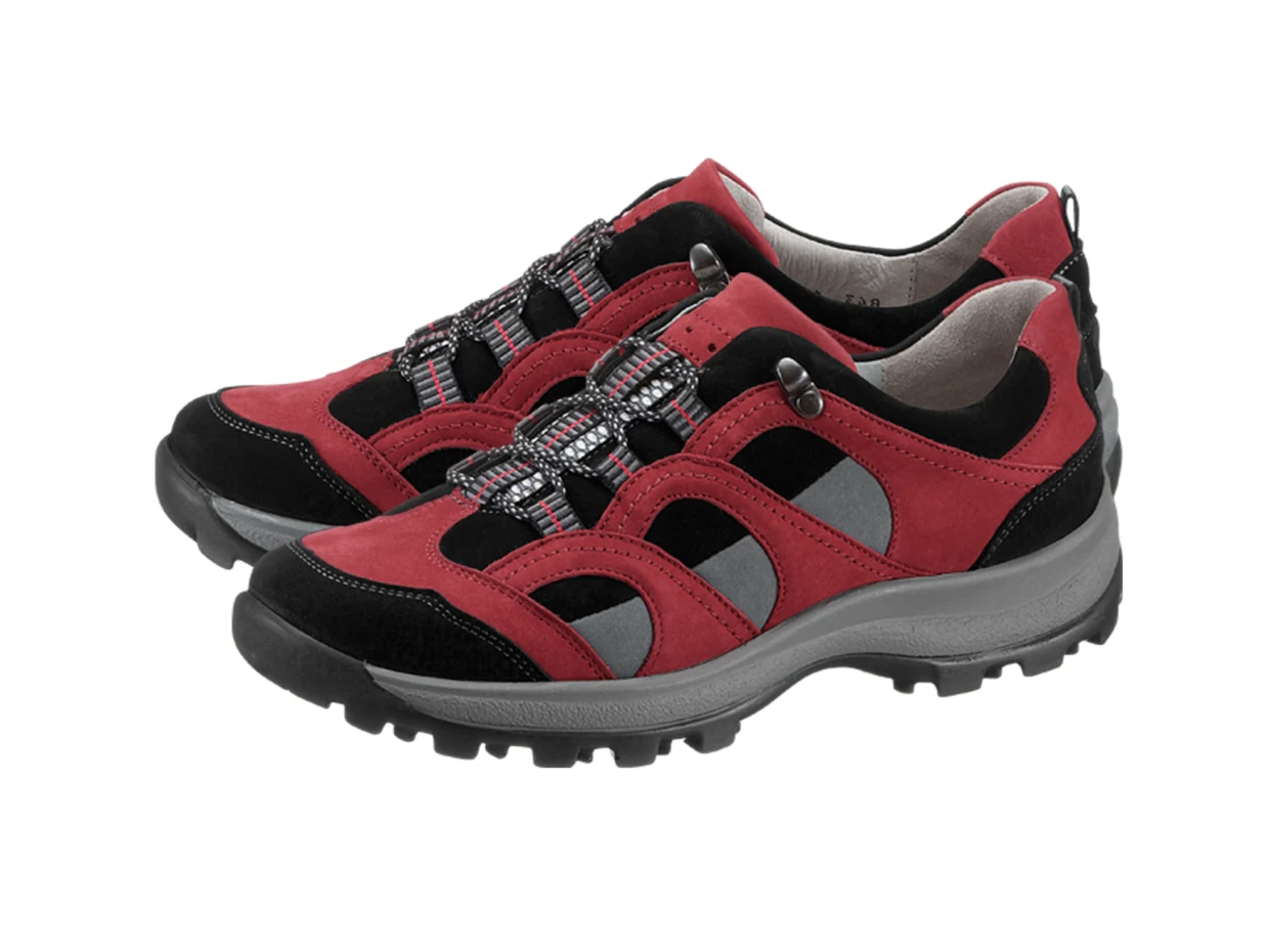 Rote Damen-Trekkingschuhe mit schwarzen und grauen Akzenten sowie rutschfester Sohle, ideal für Outdoor-Aktivitäten. Rote Damen-Trekkingschuhe mit schwarzen und grauen Akzenten sowie rutschfester Sohle, ideal für Outdoor-Aktivitäten.