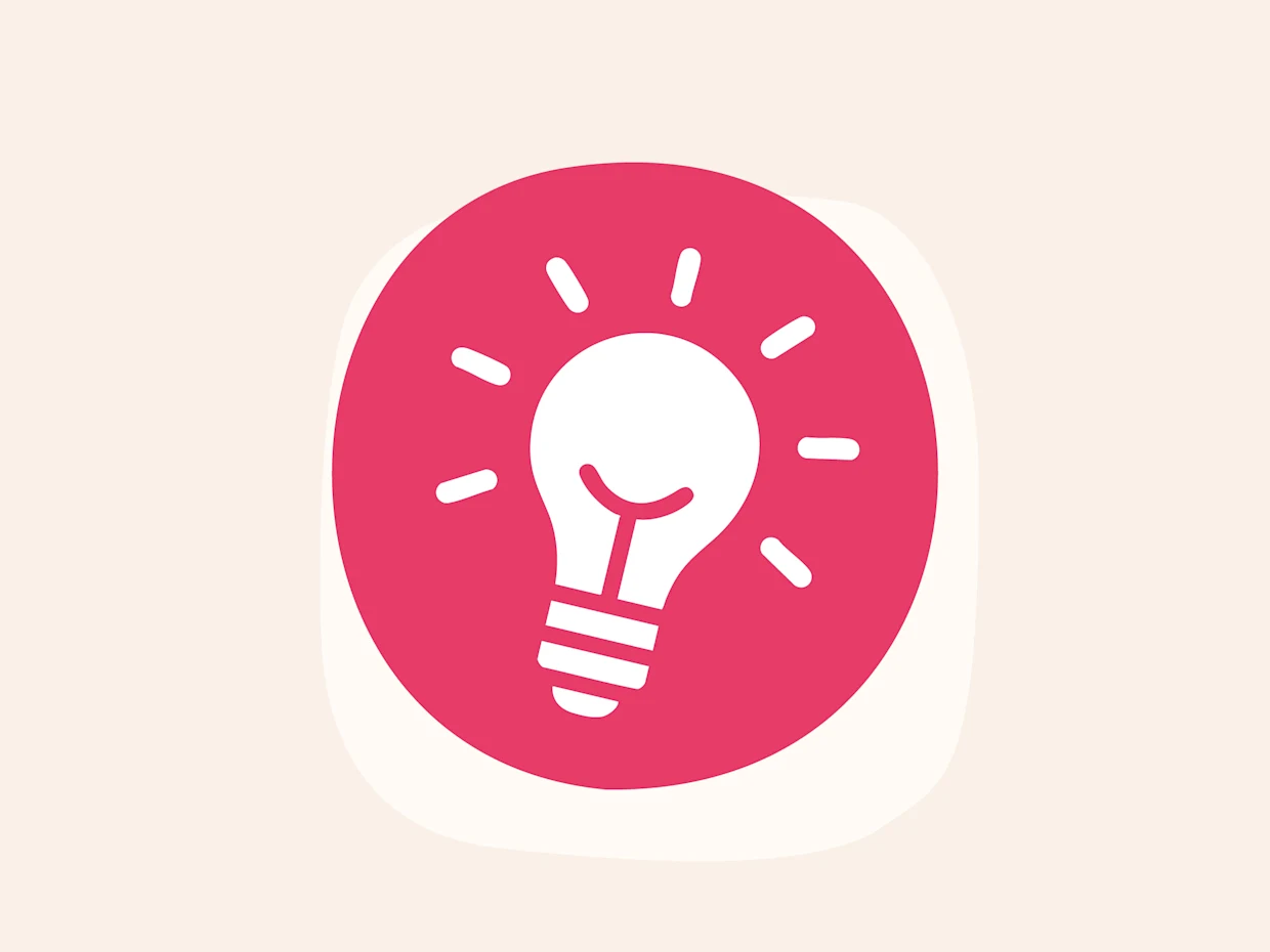 Weißes Glühbirnen-Icon in einem pinken Kreis.