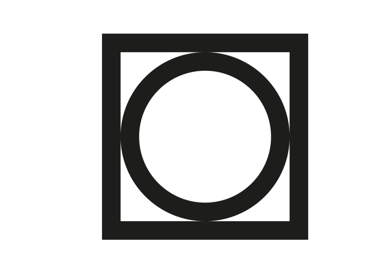 Symbol für maschinelles Trocknen mit normaler Temperatur, schwarzer Kreis in schwarzem Quadrat auf weißem Hintergrund. Symbol für maschinelles Trocknen mit normaler Temperatur, schwarzer Kreis in schwarzem Quadrat auf weißem Hintergrund.