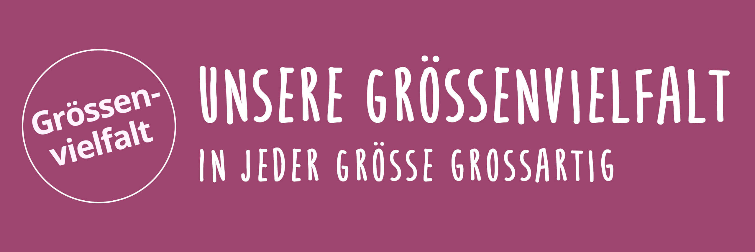 Ein Bild mit dem Text 'Grössenvielfalt Unsere Grössenvielfalt In jeder Grösse grossartig'. Der Hintergrund ist einfarbig lila und enthält einen weissen Kreis sowie den Slogan in weisser Schrift.