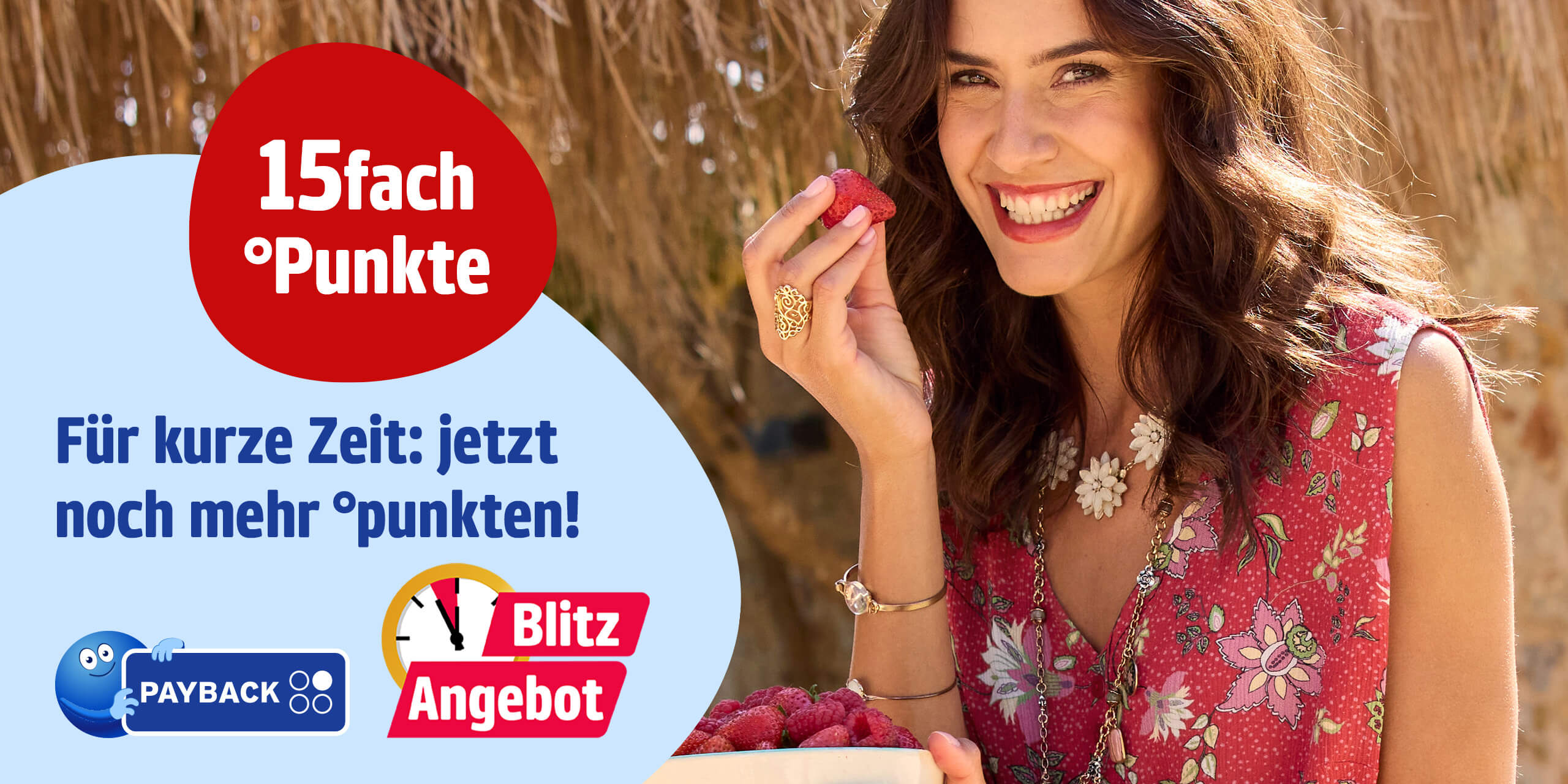 Das Bild zeigt eine Frau in einem roten Top mit Blumenmuster, die draußen unter einem Strohdach sitzt. Auf hellblauer und roter Fläche steht der Text '15fach °Punkte Für kurze Zeit: jetzt noch mehr °punkten!', daneben sind das PABACK Logo mit Maskottchen und ein 'Blitz Angebot' Symbol zu sehen.
