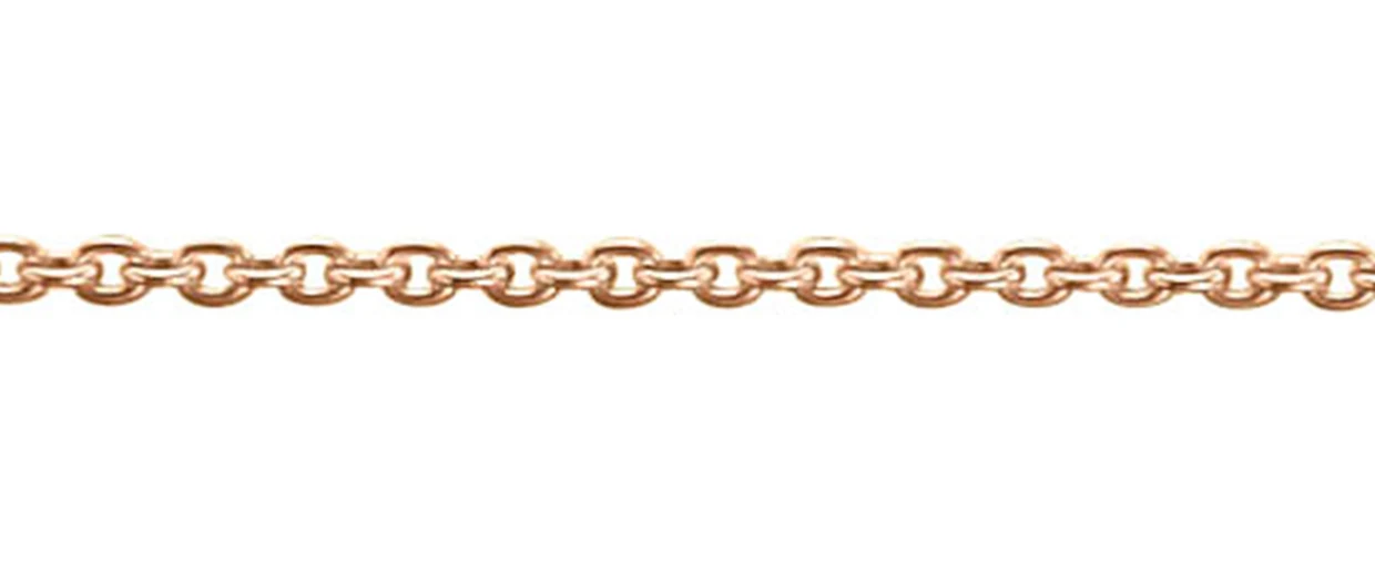 Roségoldene Gliederkette mit gleichmäßigen, ovalen Kettengliedern auf weißem Hintergrund. Roségoldene Gliederkette mit gleichmäßigen, ovalen Kettengliedern auf weißem Hintergrund.