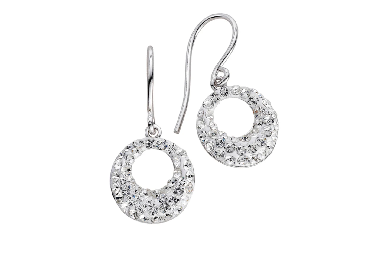 Silberne Ohrringe mit kreisförmigem Design und funkelnden Kristallsteinen. Silberne Ohrringe mit kreisförmigem Design und funkelnden Kristallsteinen.