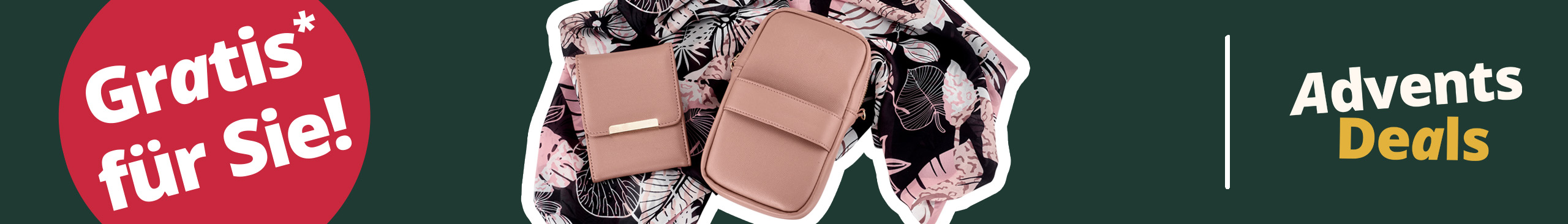 Eine Werbeanzeige mit dem Text &#x27;Gratis* für Sie! Advents Deals&#x27;. Der Hintergrund ist dunkelgrün, links befindet sich ein roter Kreis mit weißer Schrift, in der Mitte liegen ein gemusterter Schal und zwei beige Taschen, rechts steht der Text &#x27;Advents Deals&#x27; in Weiß und Gold.