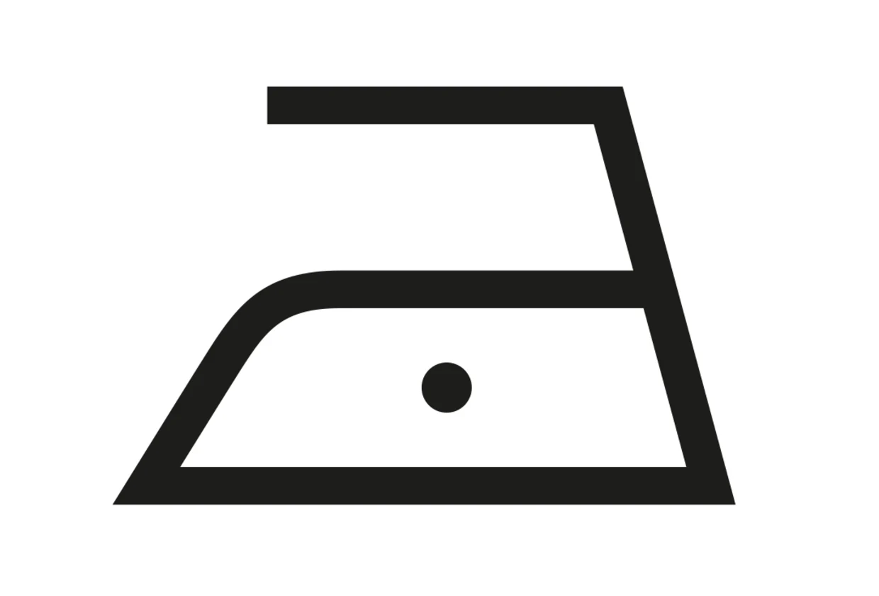 Symbol eines Bügeleisens mit einem Punkt, welches für mäßige Bügeltemperatur steht. Symbol eines Bügeleisens mit einem Punkt, welches für mäßige Bügeltemperatur steht.
