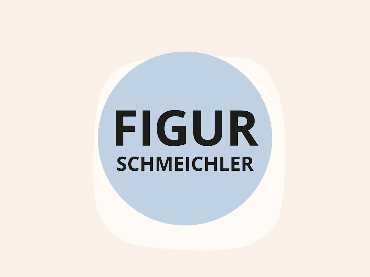 Schriftzug „FIGURSCHMEICHLER“ auf blauem Kreis.