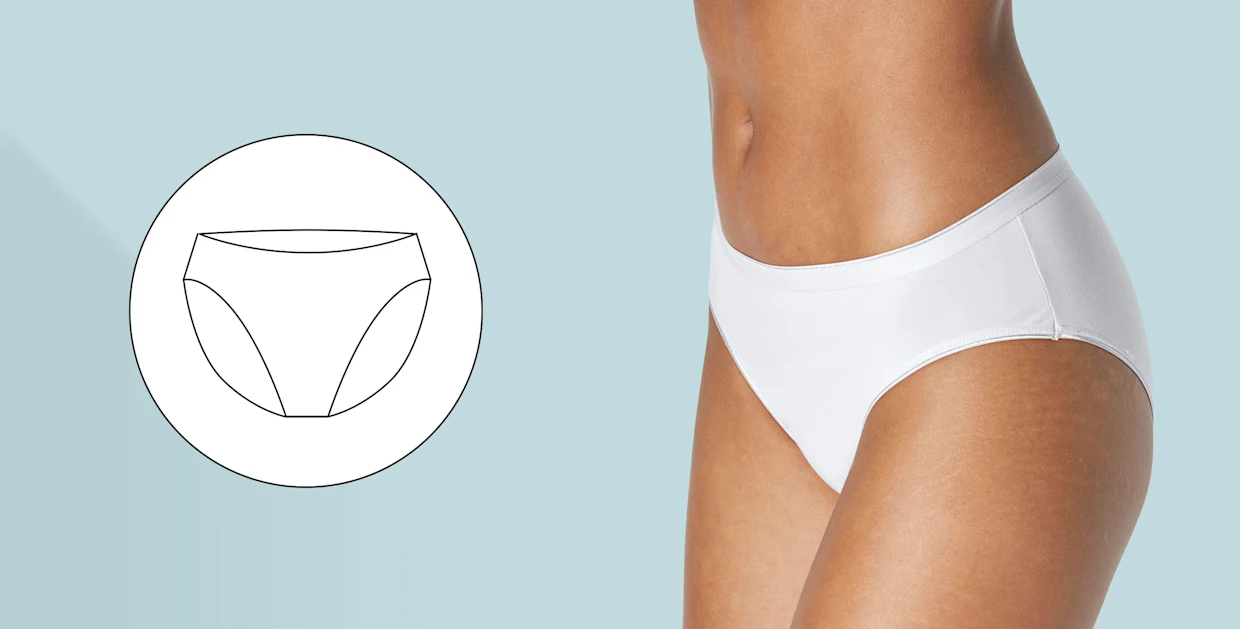 Frau trägt einen weißen Slip aus Baumwolle, daneben eine schematische Zeichnung des Schnitts vor hellblauem Hintergrund.