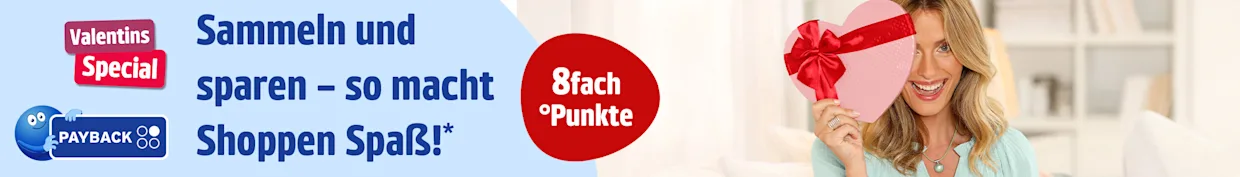 Das Bild zeigt eine Frau auf einem Sofa, die eine herzförmige Geschenkbox mit roter Schleife hält, sitzend in einem hellen Raum.
Links steht der Text '8fach °Punkte Sammeln und sparen – so macht Shoppen Spaß!*' auf rotem und hellblauem Hintergrund, daneben das PAYBACK Logo und ein Symbol mit Text 'Valentins Special'.