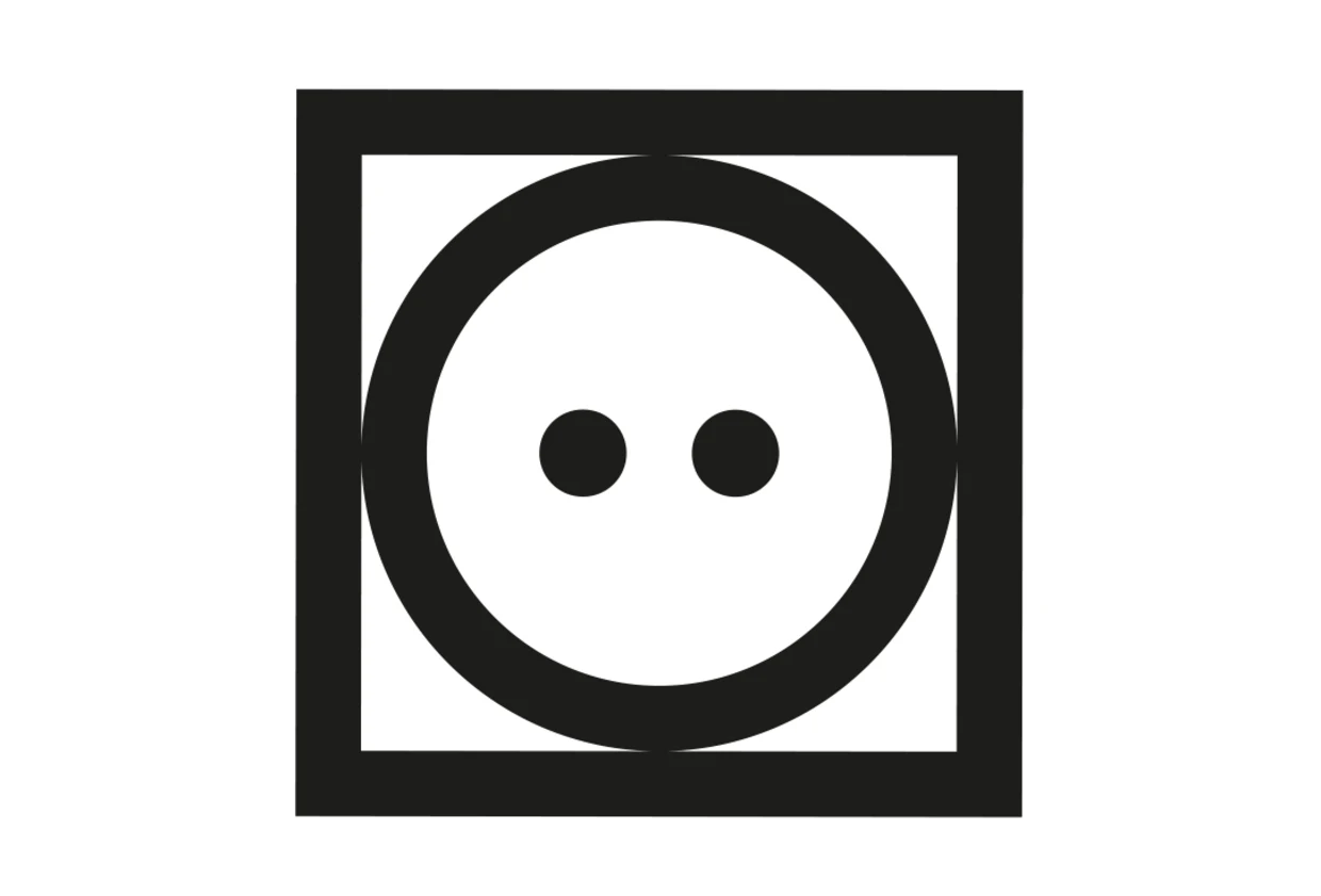 Symbol für doppelte elektrische Isolierung, schwarzes Icon mit Kreis und zwei Punkten in einem Quadrat. Symbol für doppelte elektrische Isolierung, schwarzes Icon mit Kreis und zwei Punkten in einem Quadrat.