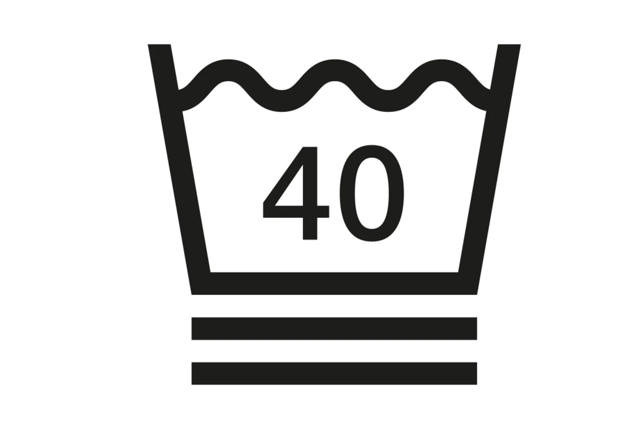 Waschsymbol für Pflegeleicht bei 40 Grad, dargestellt mit drei unterstrichenen Linien unterhalb eines Wasserbehälters. Waschsymbol für Pflegeleicht bei 40 Grad, dargestellt mit drei unterstrichenen Linien unterhalb eines Wasserbehälters.